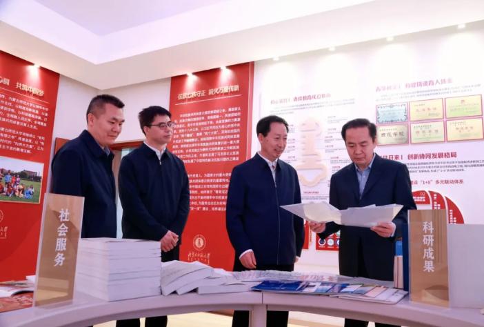 杜汇良深入内蒙古师范大学调研相关图片