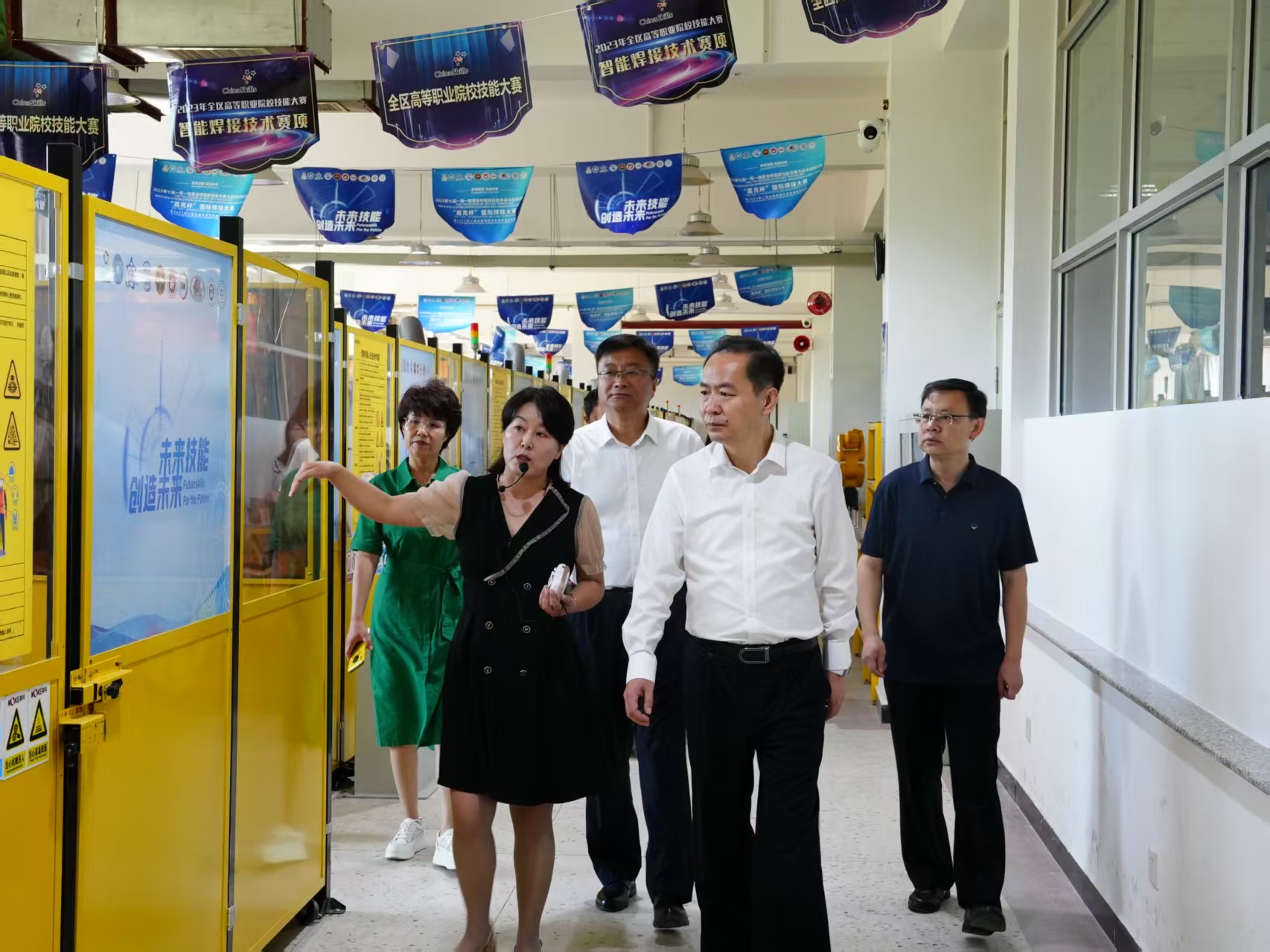 杜汇良深入内蒙古机电职业技术学院、内蒙古商贸职...相关图片