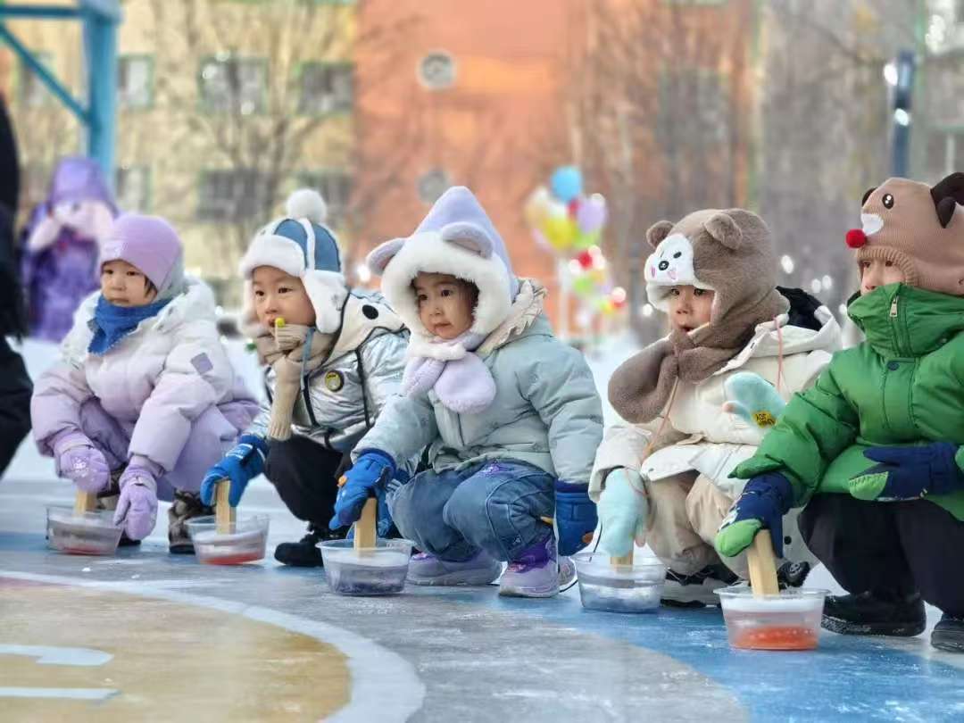 热“雪”沸腾！打冰球、雪合战、做冰灯……来看内...相关图片