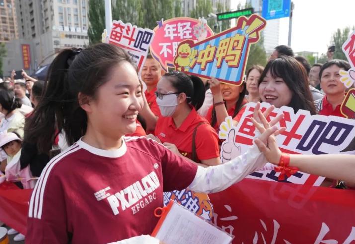 全区各地各校各部门全力保障高考平稳有序