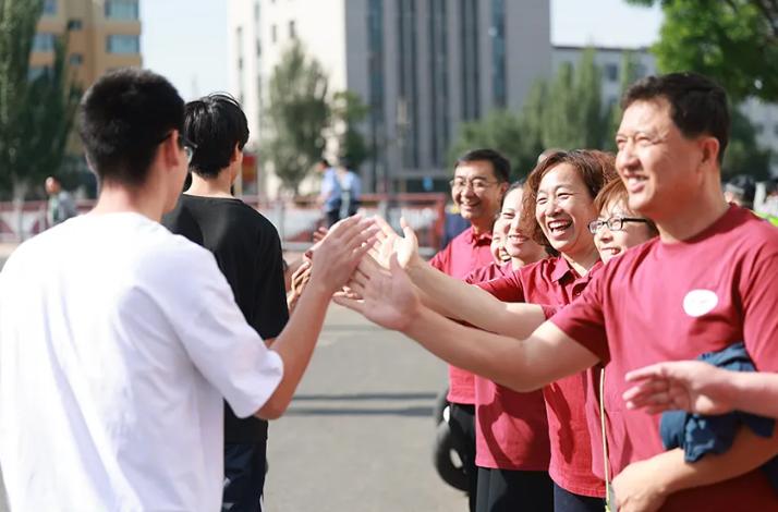 全区各地各校各部门全力保障高考平稳有序