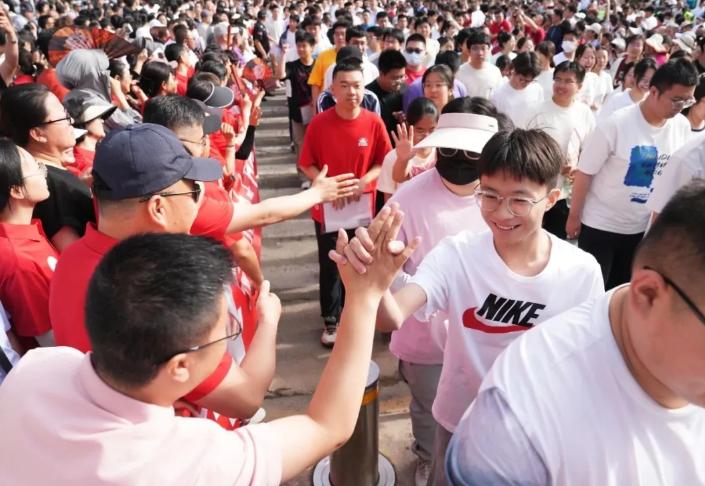 全区各地各校各部门全力保障高考平稳有序